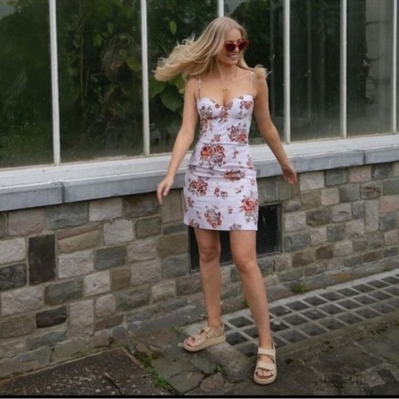 H&M x Brock Collection White Floral Fitted
Linen Blend Mini Dress Women NWT - Picture 7 of 13